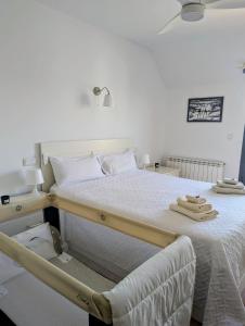 a bedroom with a bed with two towels on it at Puerta del Noroeste in Benavente +11 photos