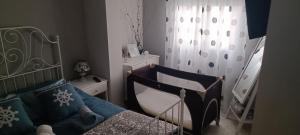 a bedroom with a bed and a window with curtains at Apartamento Iceberg in Tazacorte