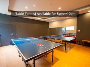 Stolní tenis v ubytování KAMENOI HOTEL Okunikko nebo okolí