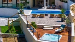 Πισίνα στο ή κοντά στο Casa Vita featuring a sea view, billiards, and heated pool +52 φωτογραφίες