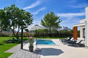 Kolam renang di atau dekat dengan Villa Zanetta pet friendly near Poreč for 6 people with sea view & private pool