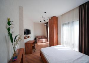 TV a/nebo společenská místnost v ubytování Labu Hotel