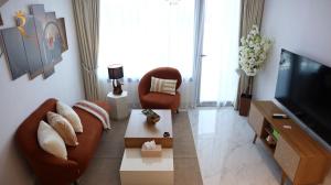 TV a/nebo společenská místnost v ubytování Plush 2BR Retreat in Masdar City - Modern Stay Near Masdar Park & City Centre + 37 fotografií