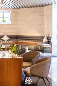 Ein Sitzbereich in der Unterkunft Mercury Tower Superb 1BR with Rooftop Pool by ArcoBnb