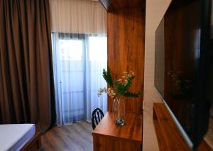 TV a/nebo společenská místnost v ubytování Labu Hotel