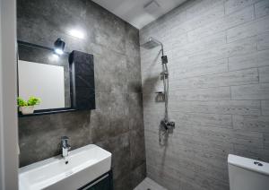 Koupelna v ubytování Labu Hotel