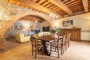 TV a/nebo společenská místnost v ubytování Villa La Fornace - Campagnatico, Italy