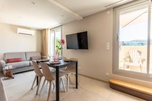a living room with a table and chairs and a window at At home in Clermont, Place de Jaude in Clermont-Ferrand