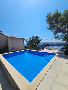 Bazén v ubytování Beachfront House Ivana with Pool - renovated 2025 nebo v jeho okolí