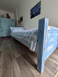 Postel nebo postele na pokoji v ubytování Retro Art room