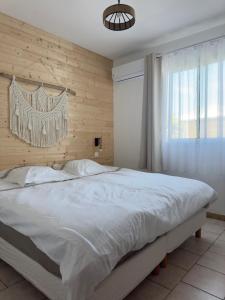 Postel nebo postele na pokoji v ubytování Cozy Caze