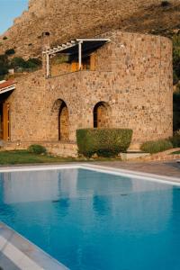 Bazén v ubytování Terra Casa Private Villa in Aegina Island nebo v jeho okolí