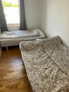 Postel nebo postele na pokoji v ubytování 3 rok 5 min till havet