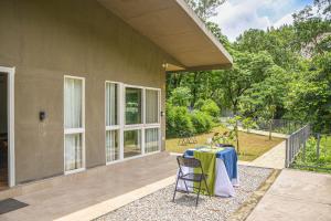 O grădină în afara Saraca Fishing Lodge, Marchula Jim Corbett