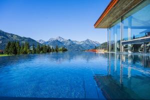 Hotel Bergblick 5 Sterne内部或周边的泳池