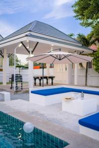 Afbeelding uit fotogalerij van About A Beach Pool Villa Bangsaray in Bang Sare