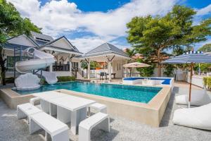 Afbeelding uit fotogalerij van About A Beach Pool Villa Bangsaray in Bang Sare