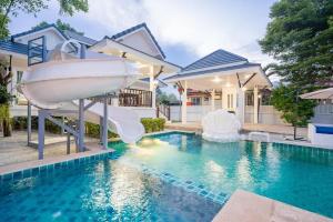 Afbeelding uit fotogalerij van About A Beach Pool Villa Bangsaray in Bang Sare +41 foto's