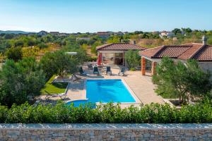 Πισίνα στο ή κοντά στο Villa Lunis