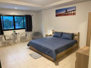 Ένα ή περισσότερα κρεβάτια σε δωμάτιο στο 84 Bar & Guest House