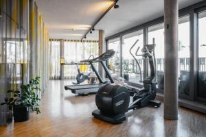 Fitness centrum a/nebo fitness zařízení v ubytování Lendhotel