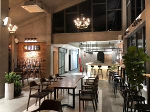 a dining room with a long table and chairs at Amely Hotel in Bến Cát