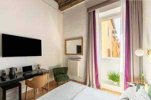 TV a/nebo společenská místnost v ubytování Residenza Il Vicolo by Hili + 17 fotografií