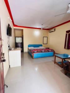 Postel nebo postele na pokoji v ubytování Nisarg farm house beach resort Kashid