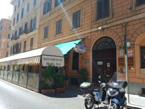 Fotografija u galeriji objekta Raynova u Rimu