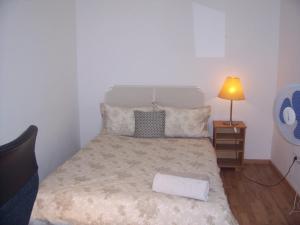 Ένα ή περισσότερα κρεβάτια σε δωμάτιο στο A & E Apartment Budapest