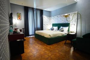 Postel nebo postele na pokoji v ubytování The Grand Vikalp By Saga Hotels + 37 fotografií