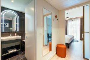 a bathroom with a sink and a mirror at Aparthotel Adagio Muenchen City in Munich