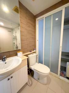 Koupelna v ubytování Premium Suite Corner Room & The Blu X Bangsaen