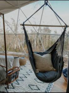 Posezení v ubytování Forest Shore Dome + 37 fotografií