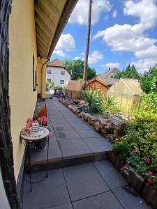a patio with a table and a walkway at Chillkröte in Bad Sobernheim