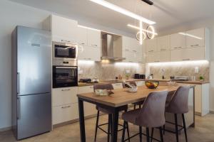 Η κουζίνα ή μικρή κουζίνα στο StergiosApartment in Volos