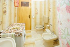 Un baño de Rustico in borgo Polcenigo 29 fotos más
