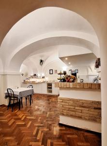 Kuchyň nebo kuchyňský kout v ubytování Hotel Lauri
