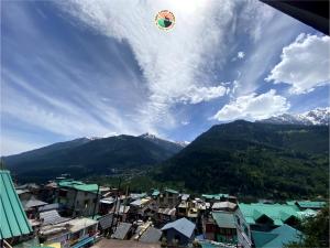 山景或在旅舍看到的山景