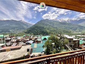山景或在旅舍看到的山景