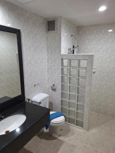 Koupelna v ubytování Lalisa Hotel Aonang