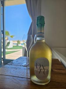 Nápoje v ubytování DADA Suites and Sea