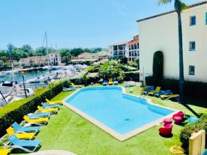 Bazén v ubytování Intérieur Neuf - VUE Superbe - Parking - Piscine nebo v jeho okolí