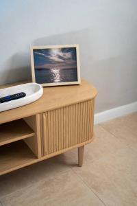 TV a/nebo společenská místnost v ubytování Ocean Home Sweet Home - Suite 2