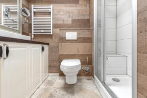 Ένα μπάνιο στο Beyond Living - Apartment Zentral +7 φωτογραφίες
