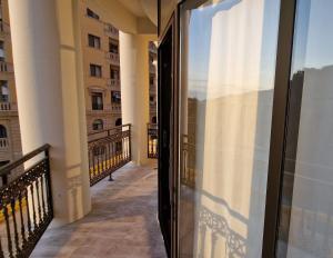 Imagen de la galería de Sumgait Seaside Apartment, en Sumqayit 25 fotos más