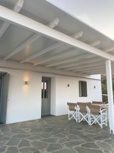 a pavilion with a table and chairs under it at Avlidaki house in Exámbela