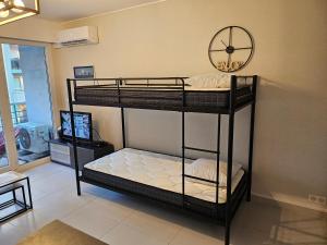 Postel nebo postele na pokoji v ubytování studio meuble climatise centre ville vue mer