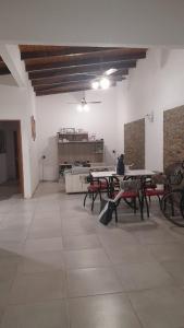 Kuchyň nebo kuchyňský kout v ubytování Casa en Barrio Privado