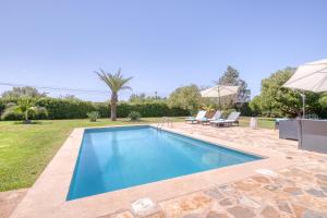 Bazén v ubytovaní Villa Kentia Mallorca, charming and stylish country house close to Palma alebo v jeho blízkosti